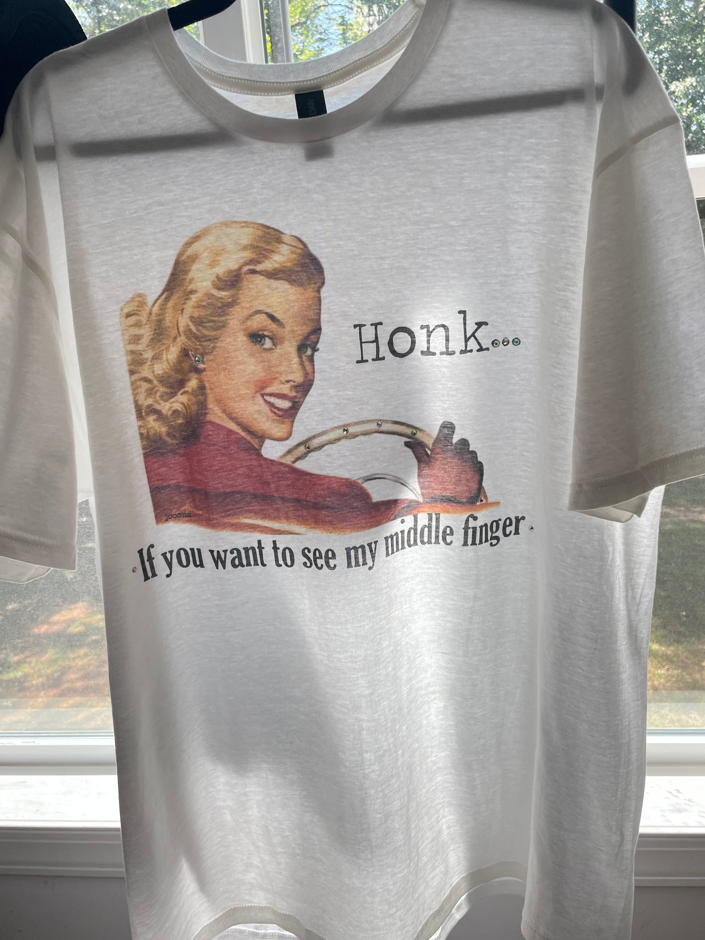 HONK TEE W/ RHINESTONES